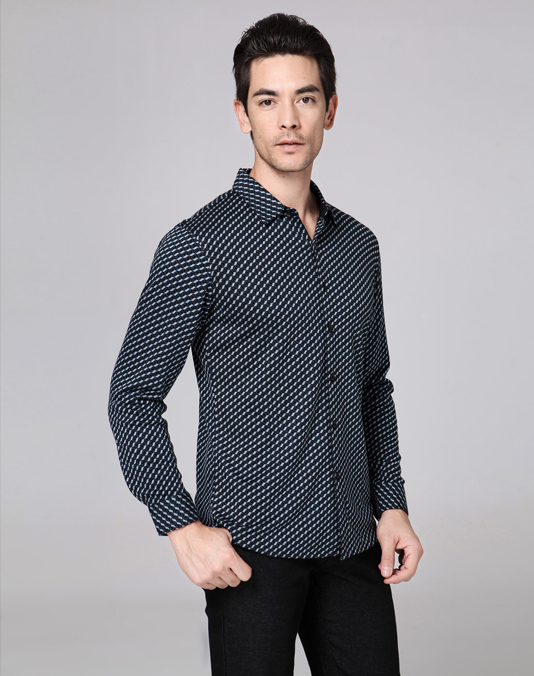 男款蓝黑色针织休闲衬衫