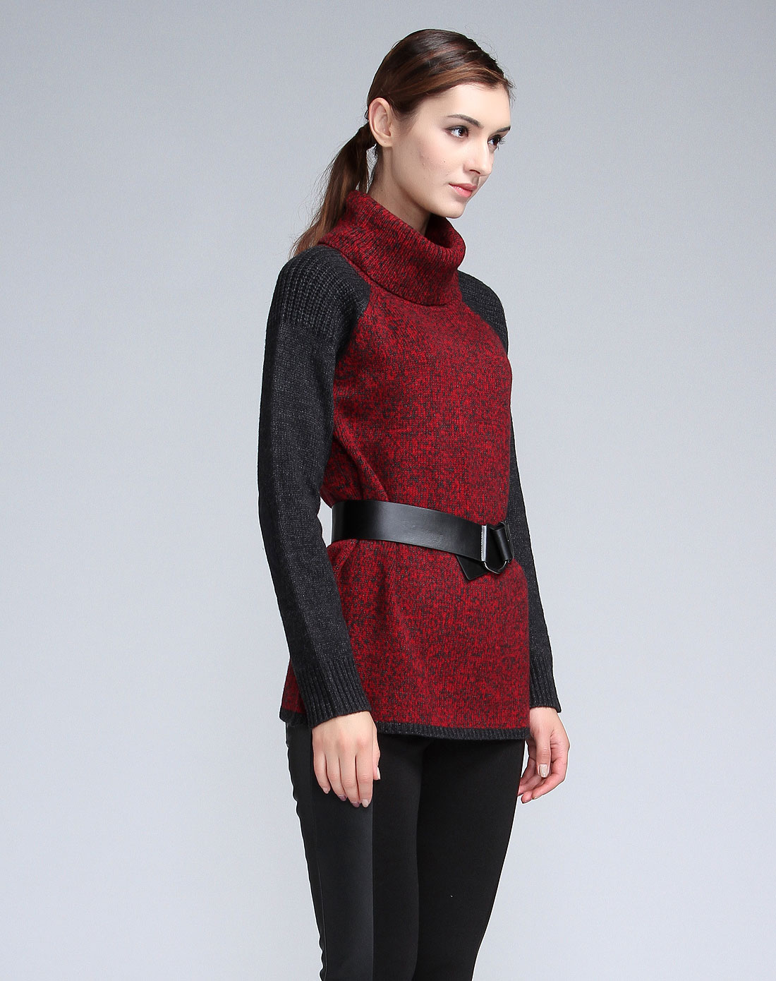 > 高领拼接灰红色长袖针织衫