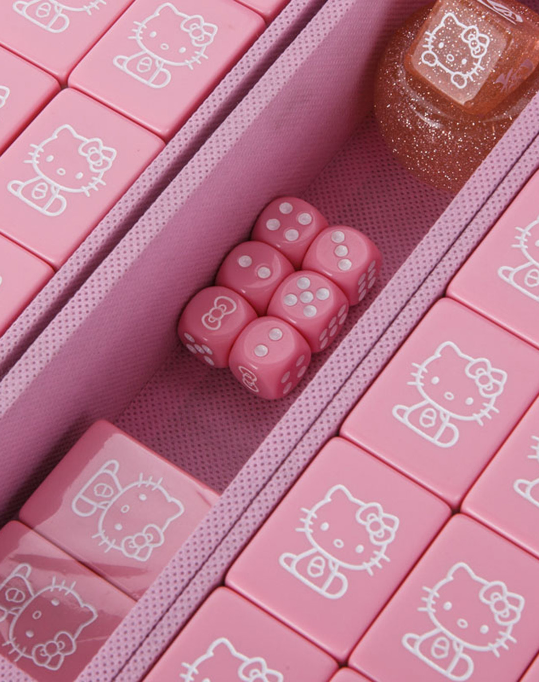 hello kitty 粉色麻将