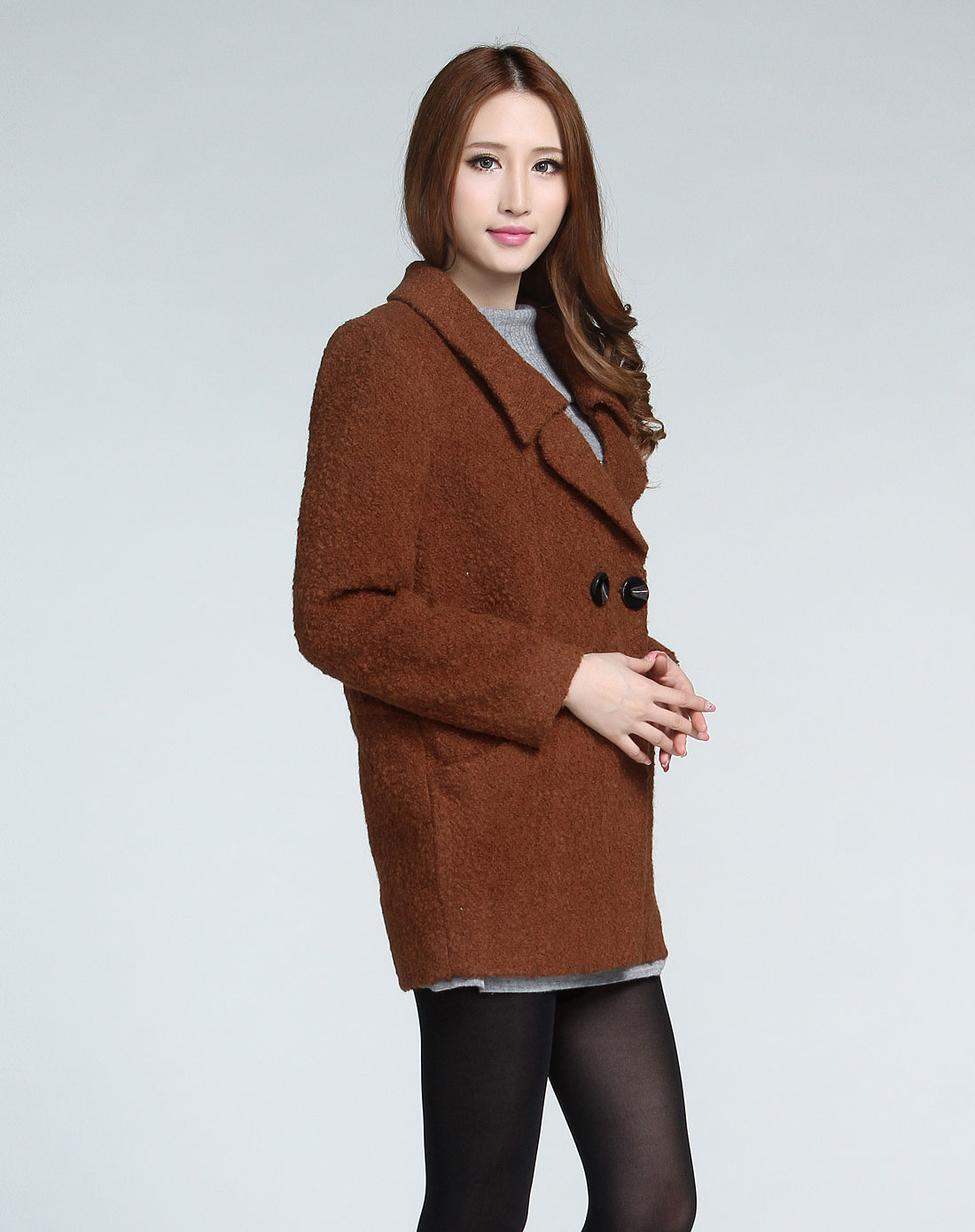 > 咖啡色西服领大纽扣长袖大衣