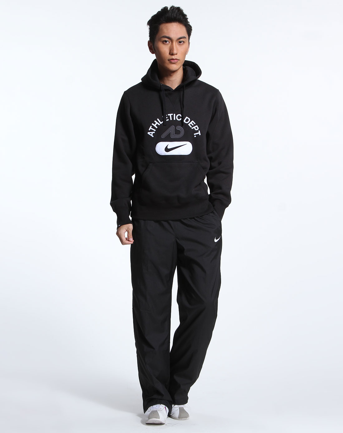 > 耐克nike 黑色怀旧经典连帽长袖卫衣