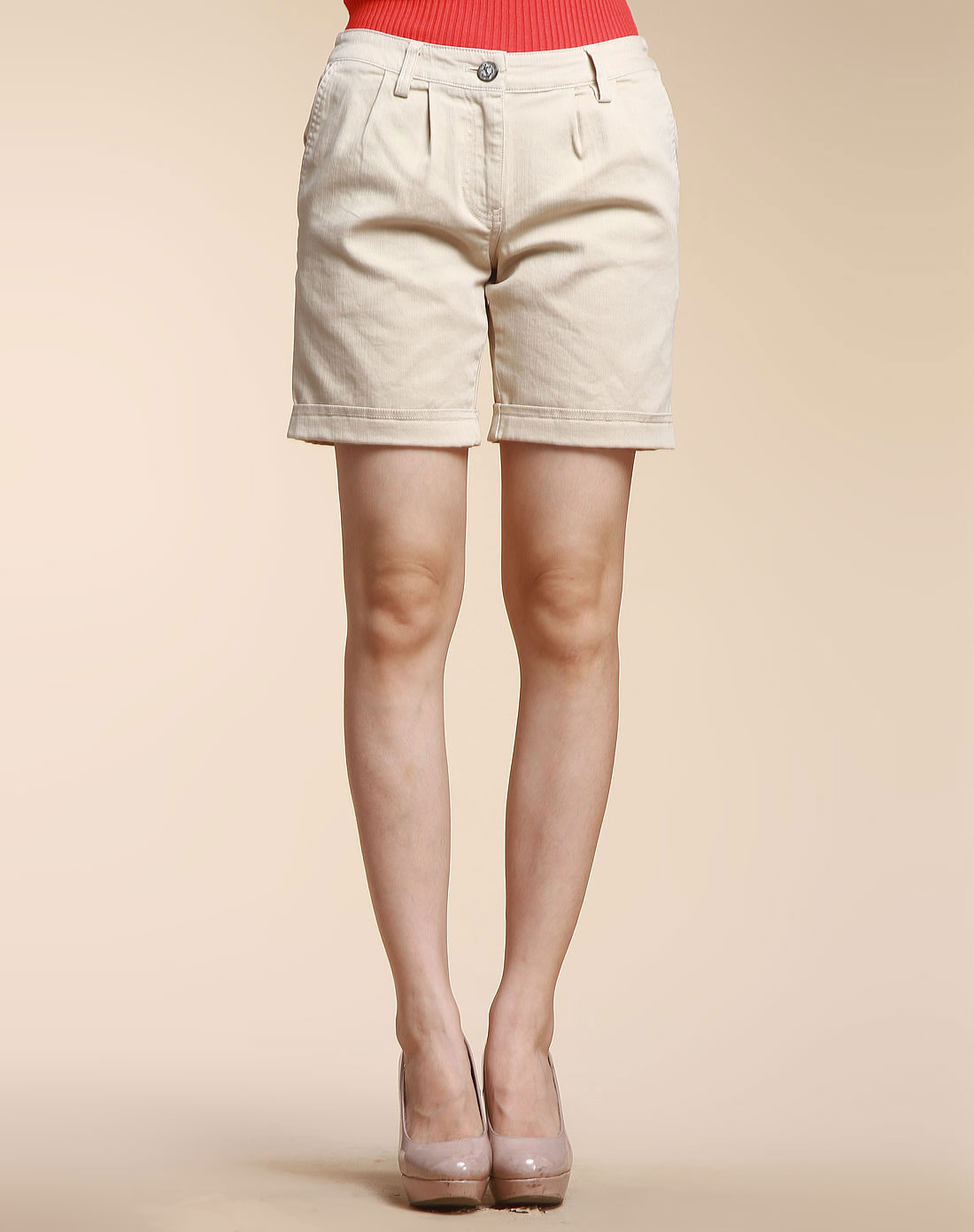 米色休闲短裤