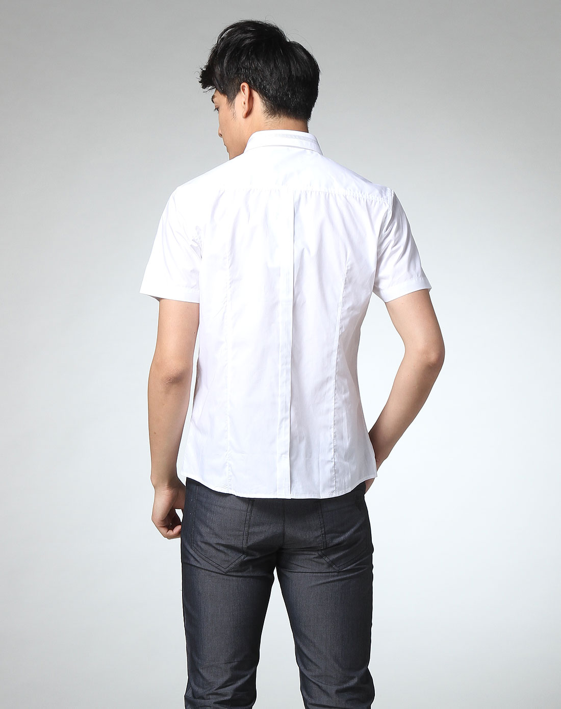 漂白色时尚简约短袖衬衫