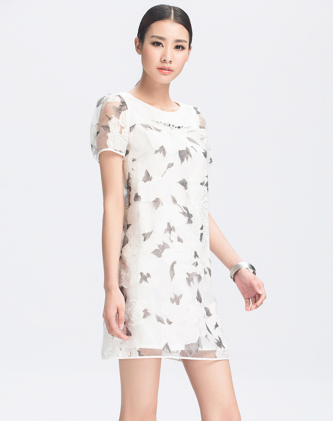 [ 艾芮丝·弗瑞蒂克 ] 黑色欧根纱大花直身钉钻短袖连衣裙