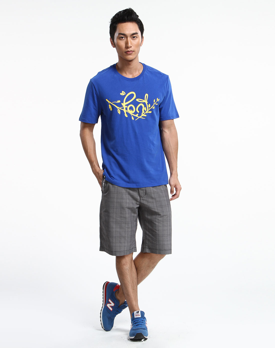 男款印图白底蓝色短袖t恤