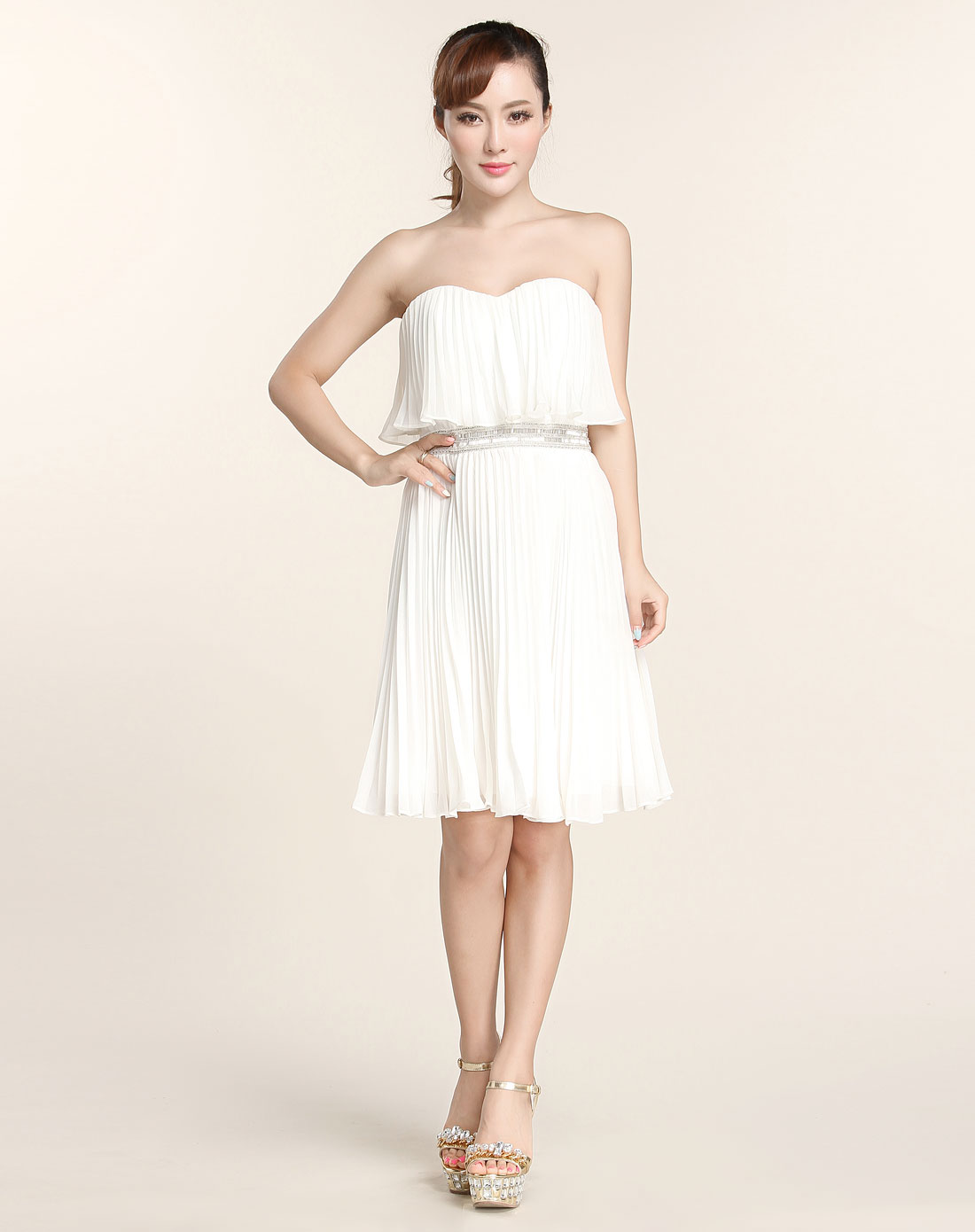 百褶优雅时尚白色抹胸连衣裙