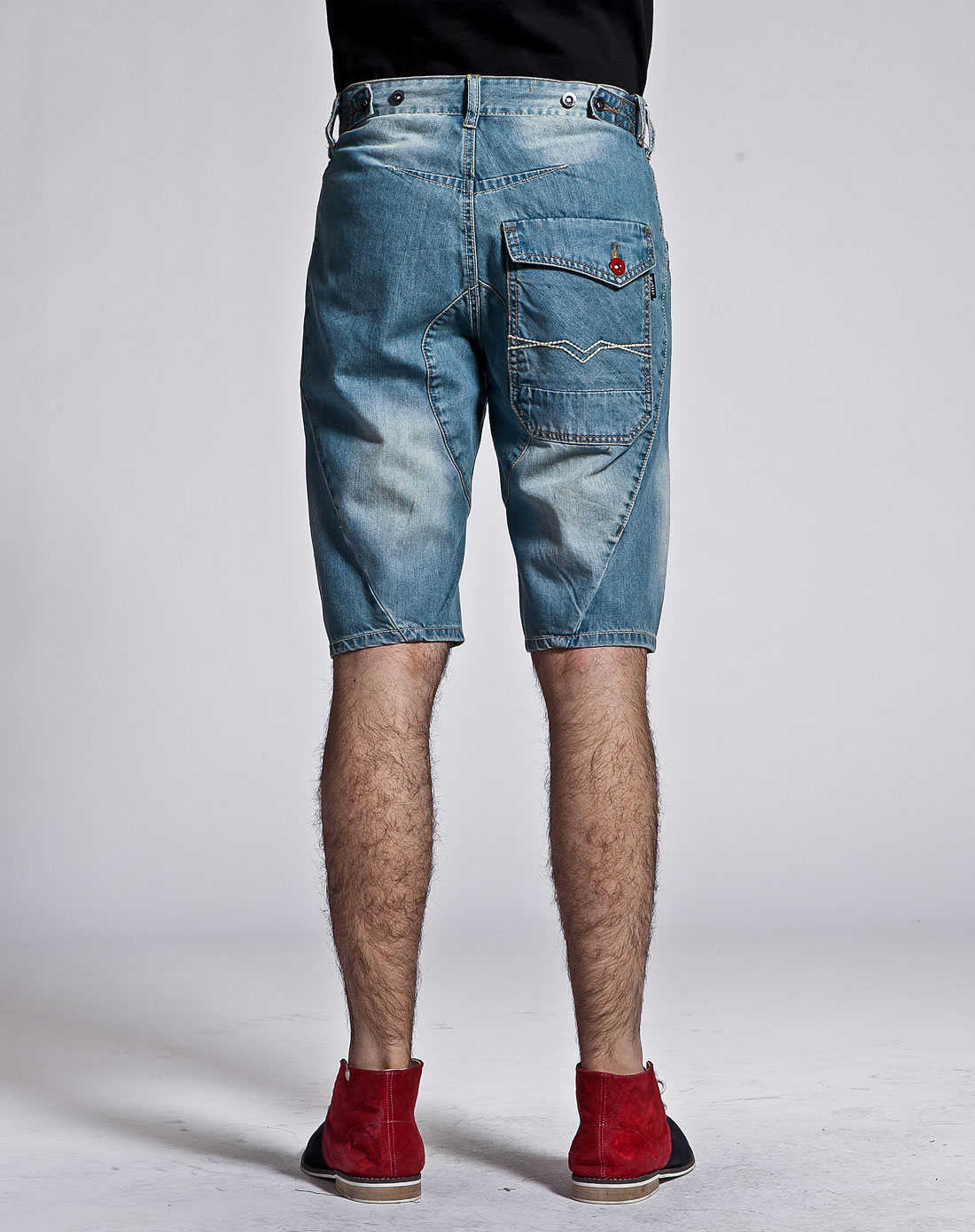 男士浅牛仔蓝牛仔中裤