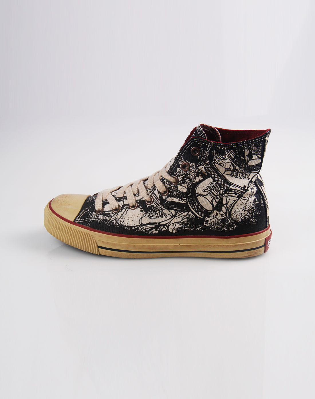 男款黑白潮流复古式涂鸦高帮帆布鞋