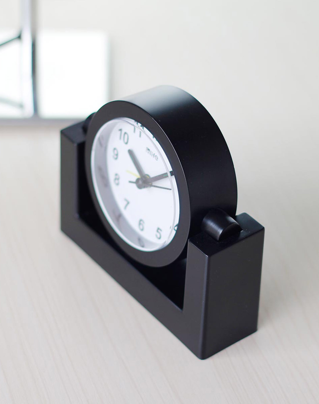 经典款圆形翻面闹钟