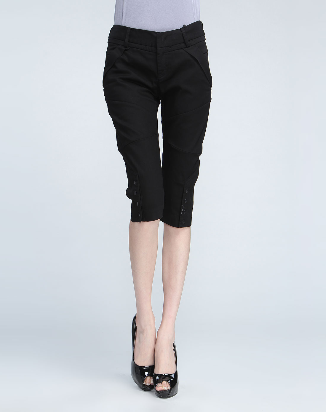 黑色简约时尚中腰牛仔六分裤