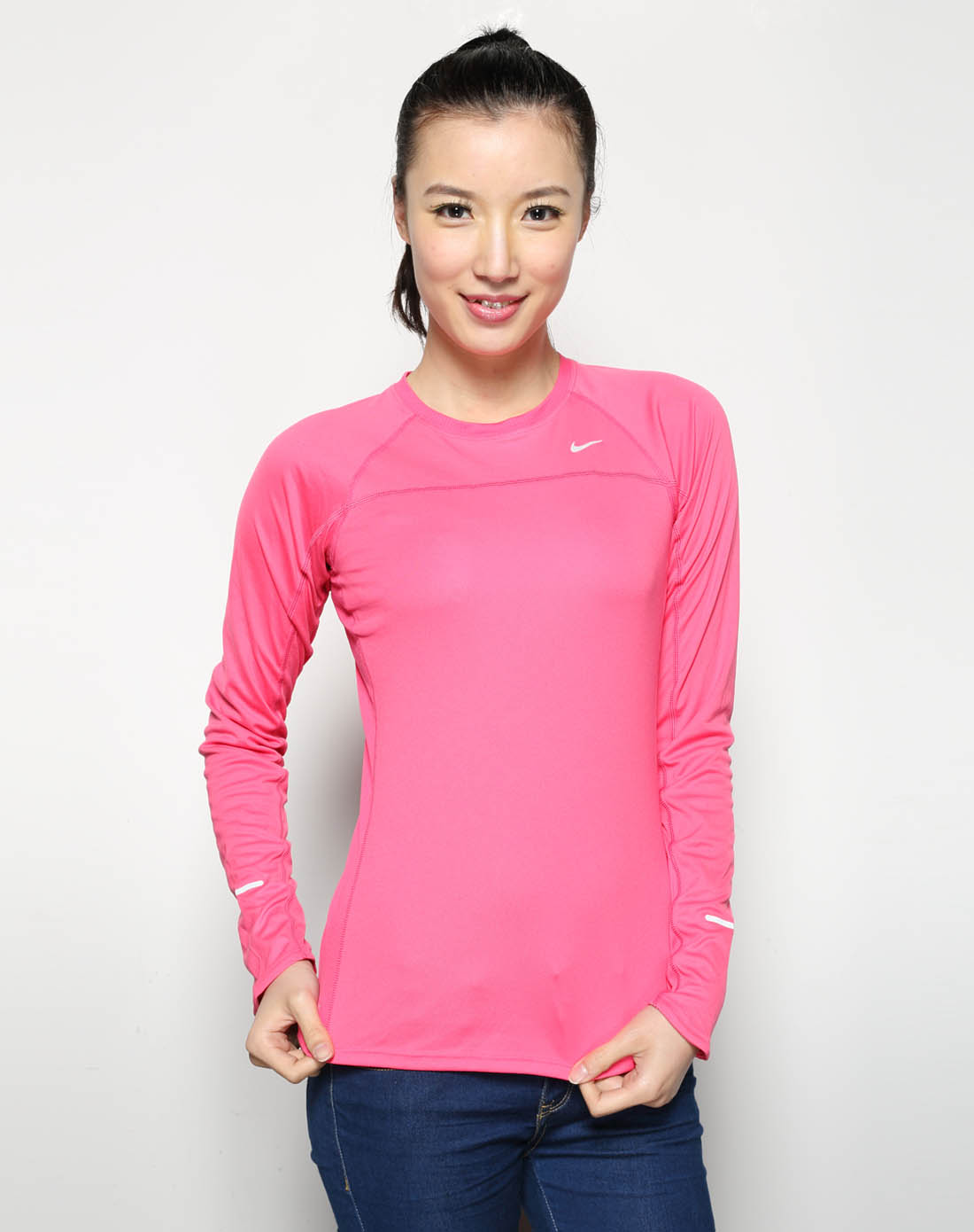 女子玫红色长袖t恤