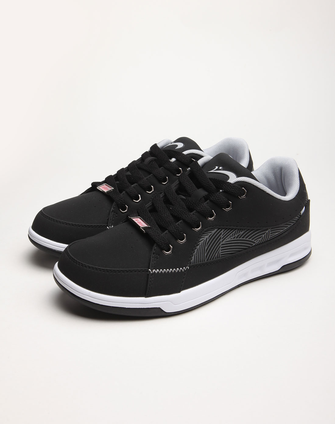 [ 贵人鸟 ] 黑色时尚休闲板鞋