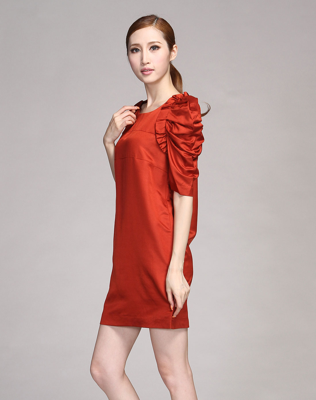 乌红色圆领气质中袖连衣裙