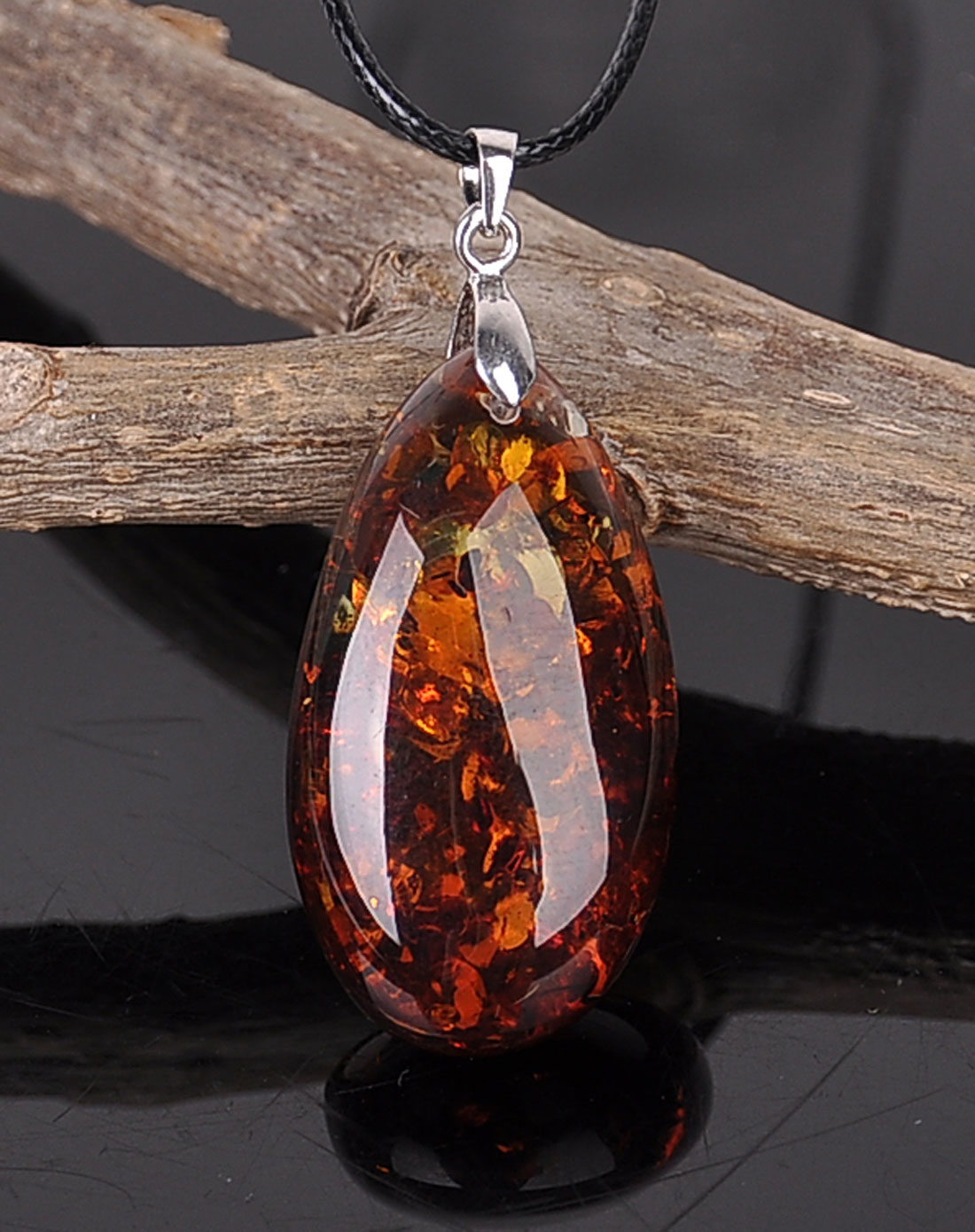 复古千年红花花珀吊坠(附送皮绳,带证书)