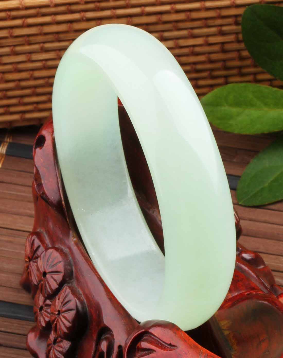 台湾玉手镯清新淡雅大