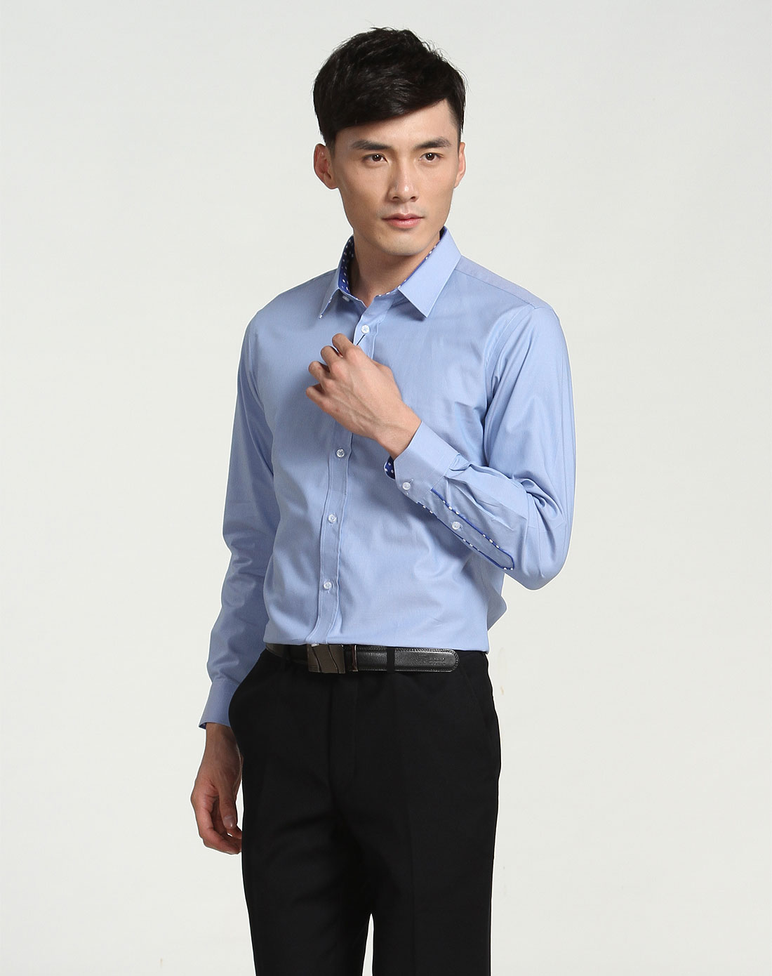 天蓝色简约休闲长袖衬衫