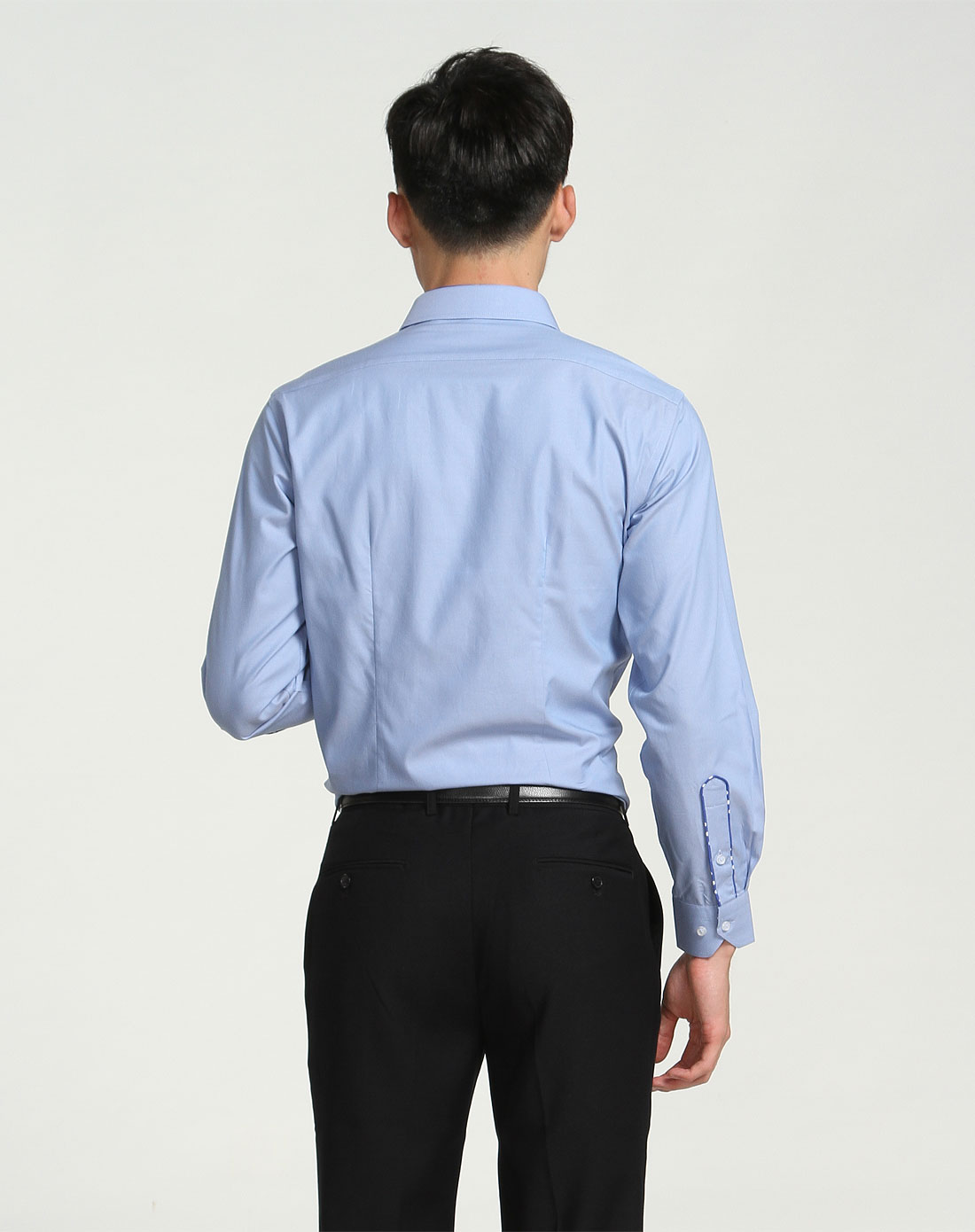 天蓝色简约休闲长袖衬衫