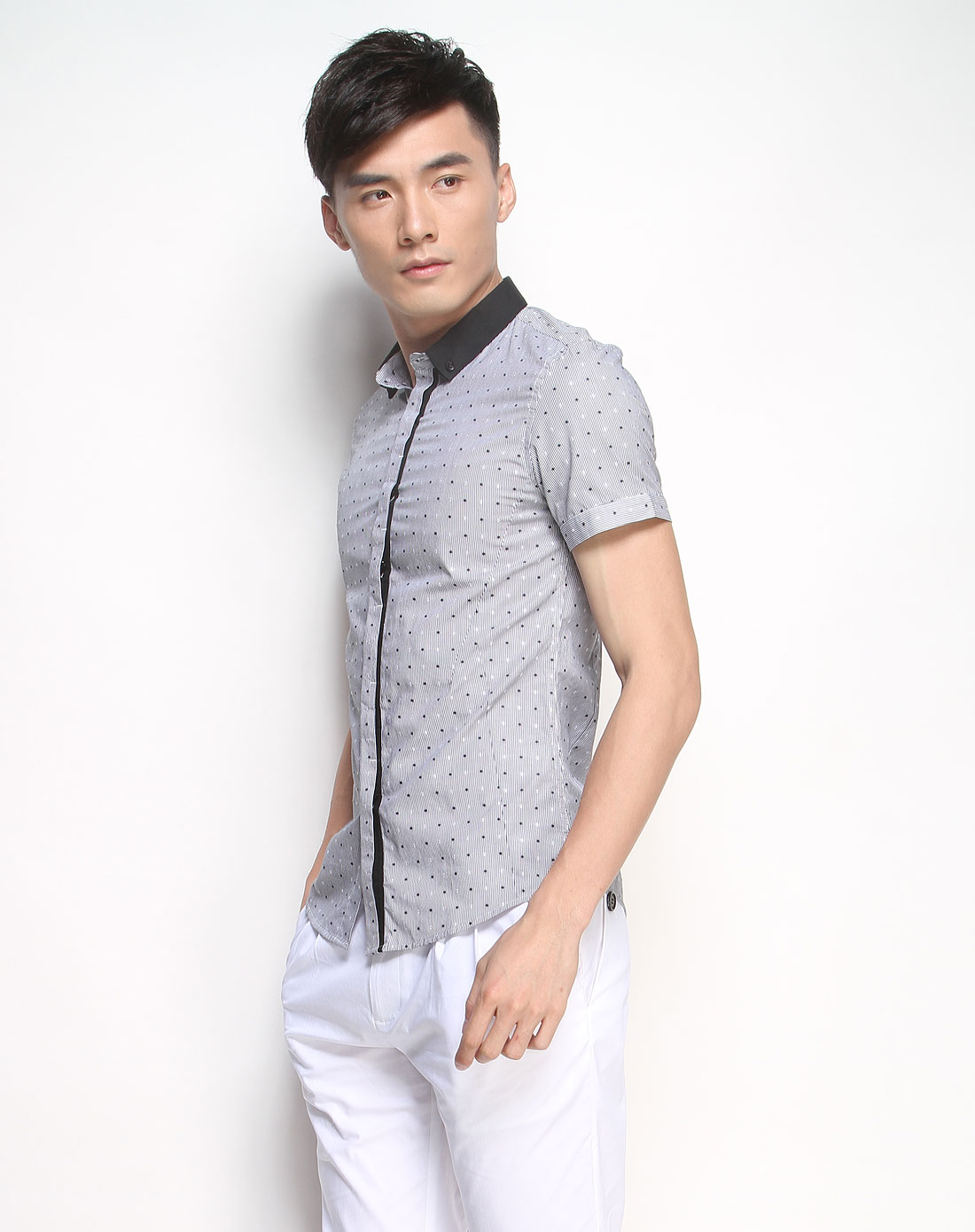 黑白色贴图条纹短袖衬衫