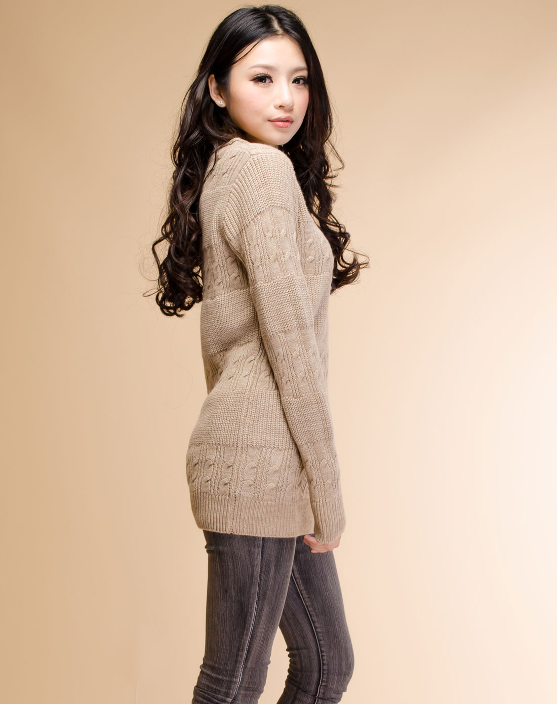 驼色立体纹路长款毛衣