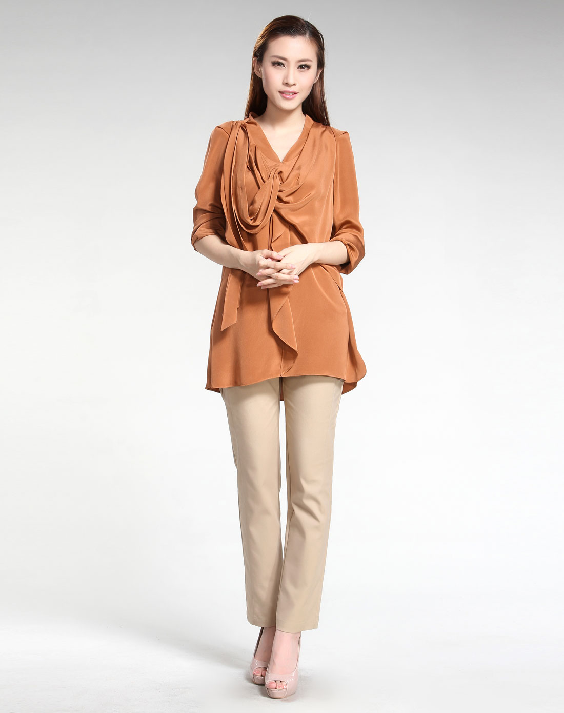 黄咖色坠领时尚长袖上衣